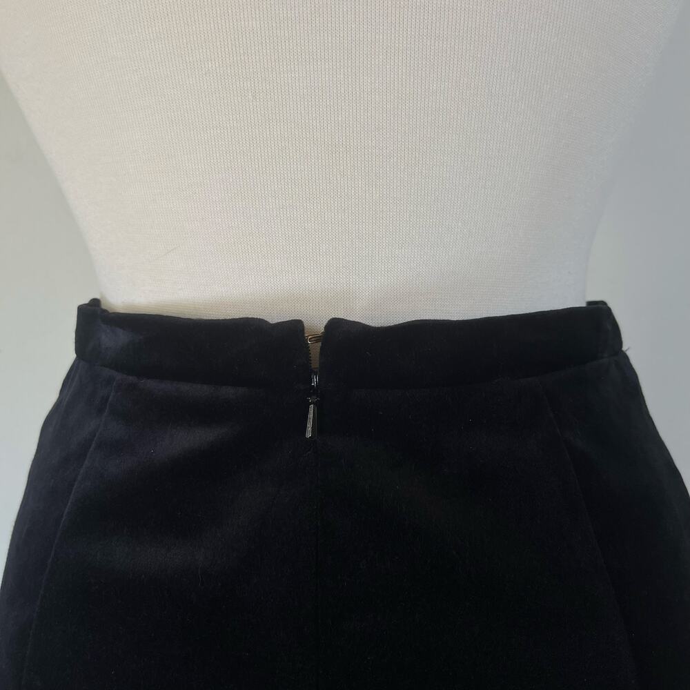 Vintage 90s / Y2K Max Mara Black Velvet Pencil Knee Length Skirt // Size 8 - Picture 3 of 5
